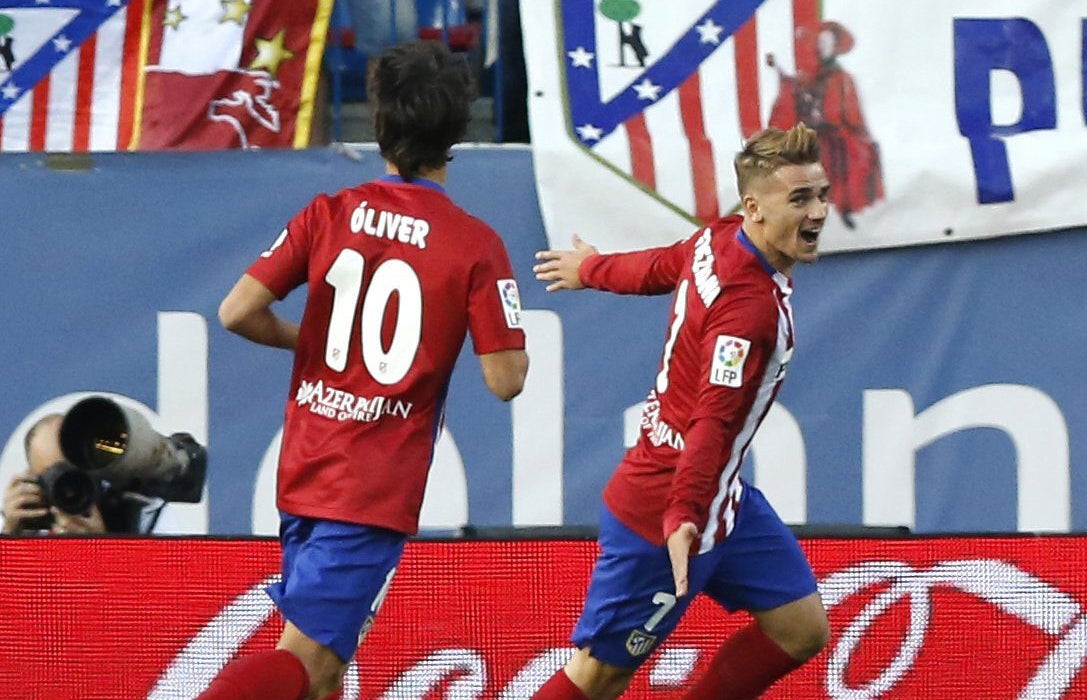 Un doblete de Griezmann sentencia a un flojo Getafe y pone líder al Atlético Un doblete de Griezmann sentencia a un flojo Getafe y pone líder al Atlético
