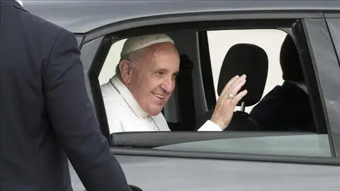 El Papa Francisco saluda en la base aérea de Andrews, Marylan El Papa Francisco saluda en la base aérea de Andrews, Marylan