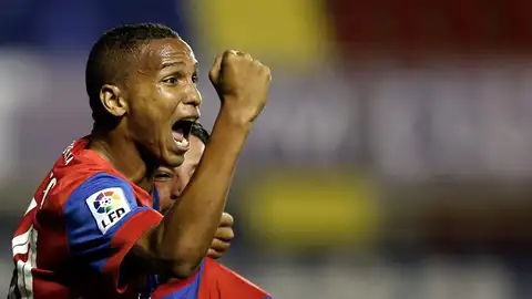 El delantero brasileño del Levante Deyverson Silva celebra el gol marcado ante el Eibar El delantero brasileño del Levante Deyverson Silva celebra el gol marcado ante el Eibar