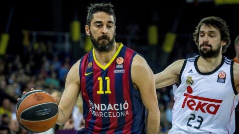 Juan Carlos Navarro y Sergio Llull, durante un partido entre Real Madrid y Barcelona