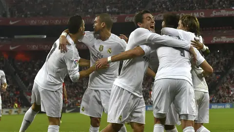 El Real Madrid celebra el gol de Benzema ante el Athletic El Real Madrid celebra el gol de Benzema ante el Athletic