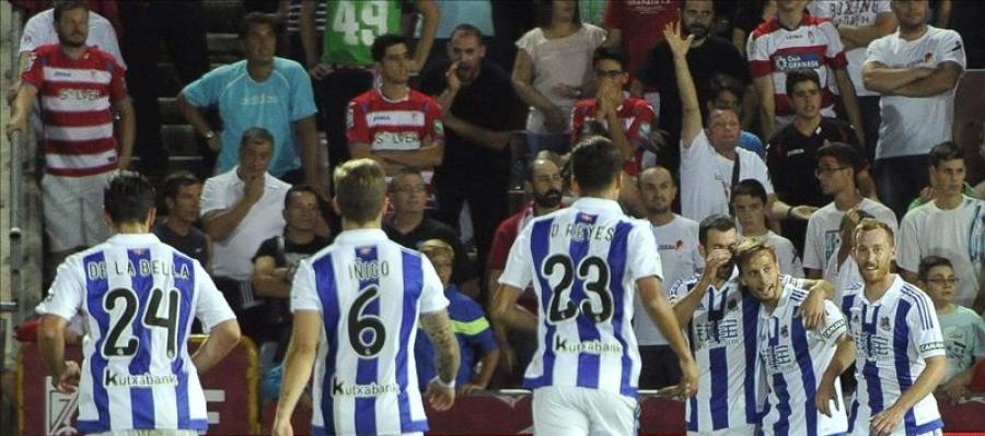 Los jugadores de la Real Sociedad celebran un gol ante el Granada Los jugadores de la Real Sociedad celebran un gol ante el Granada