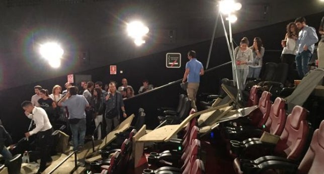 Cinesa inspeccionará las salas del cine Proyecciones tras el derrumbe que causó siete heridos Cinesa inspeccionará las salas del cine Proyecciones tras el derrumbe que causó siete heridos