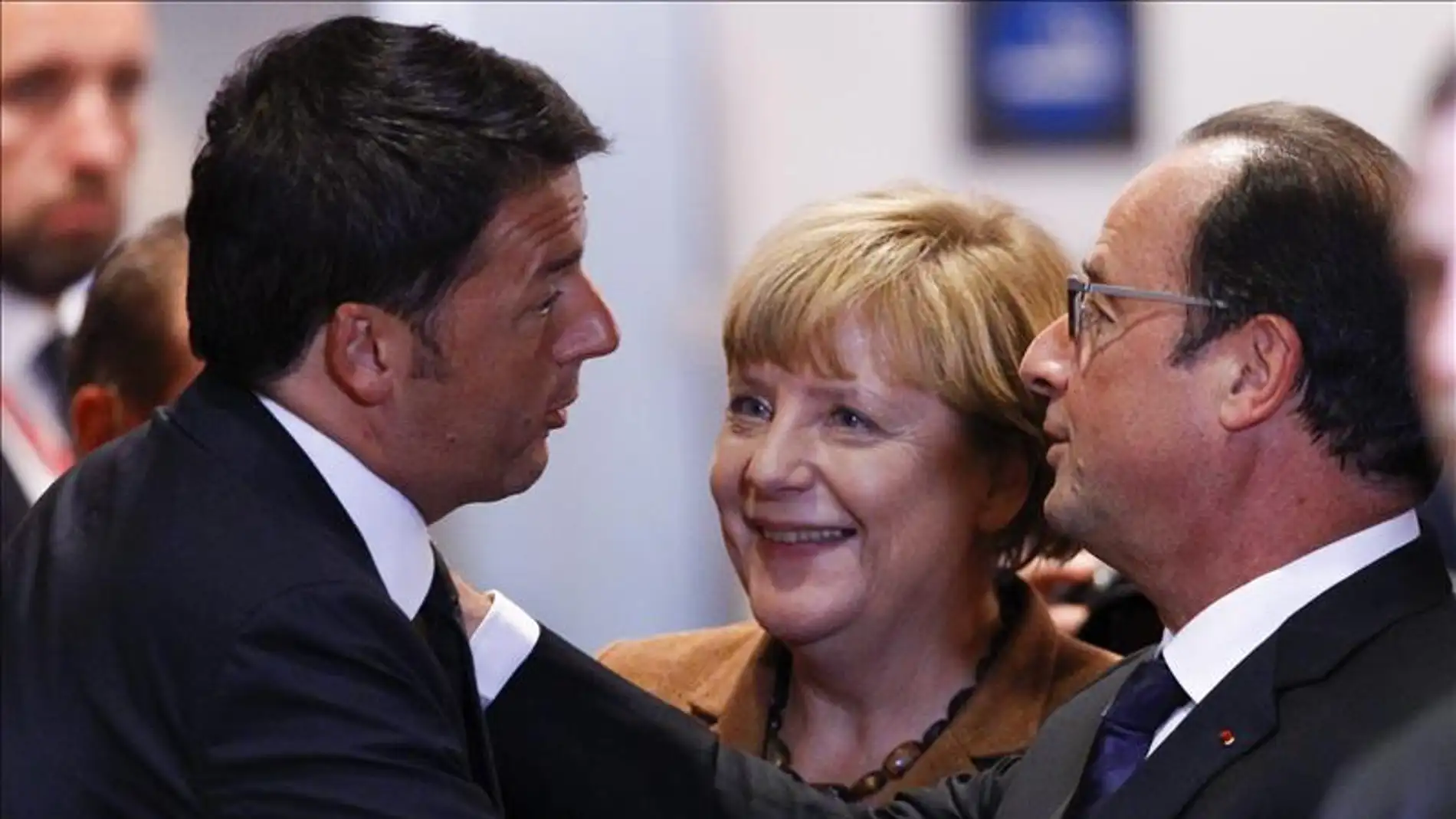 Hollande con Merkel y Renzi
