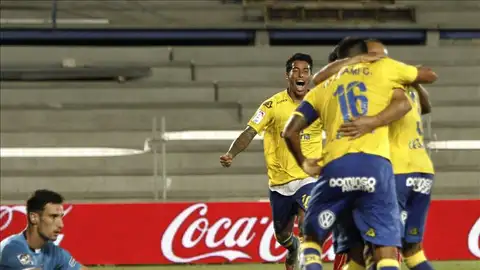 Los jugadores de Las Palmas celebran un gol ante el Sevilla Los jugadores de Las Palmas celebran un gol ante el Sevilla