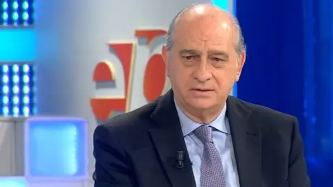 El ministro del Interior, Jorge Fernández Díaz, en Espejo Público El ministro del Interior, Jorge Fernández Díaz, en Espejo Público