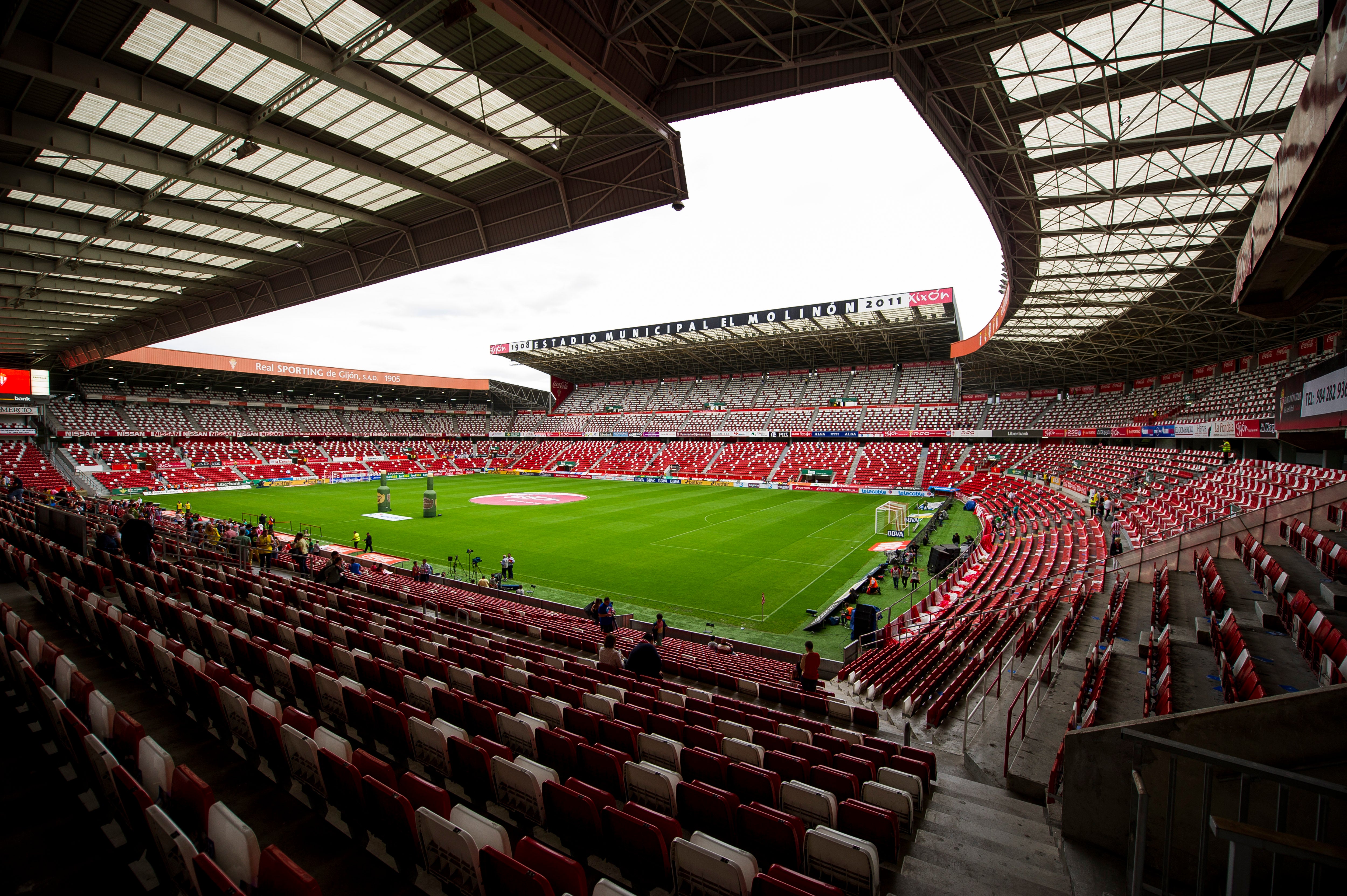 El Molinón acogerá el primer partido femenino de su historia el 21 de abril El Molinón acogerá el primer partido femenino de su historia el 21 de abril