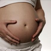 Vista de la tripa de una mujer embarazada