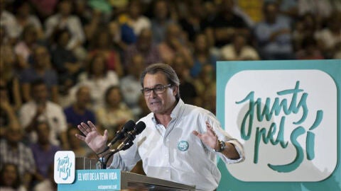 Artur M&aacute;s de un acto de campa&ntilde;a de Junts pel s&iacute;