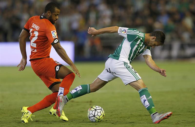 El Deportivo saca petróleo en el Villamarín ante un Betis atascado en ataque El Deportivo saca petróleo en el Villamarín ante un Betis atascado en ataque