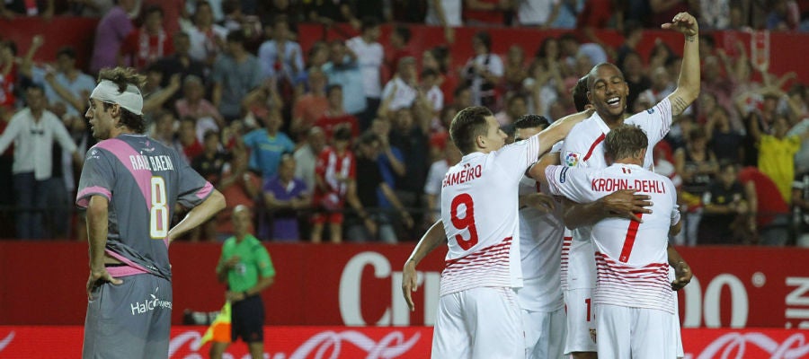 El Sevilla celebra un gol ante el Rayo El Sevilla celebra un gol ante el Rayo