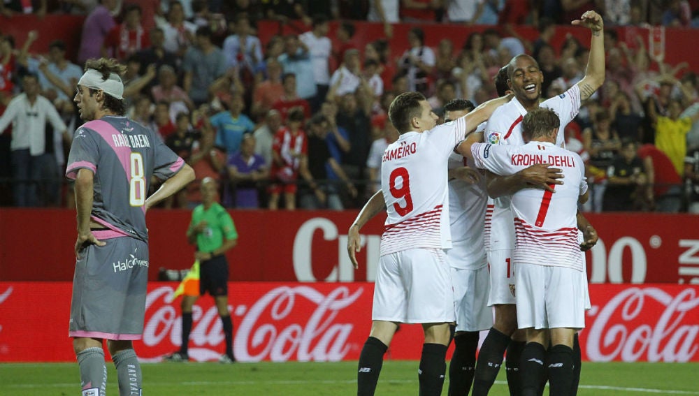 El Sevilla celebra un gol ante el Rayo