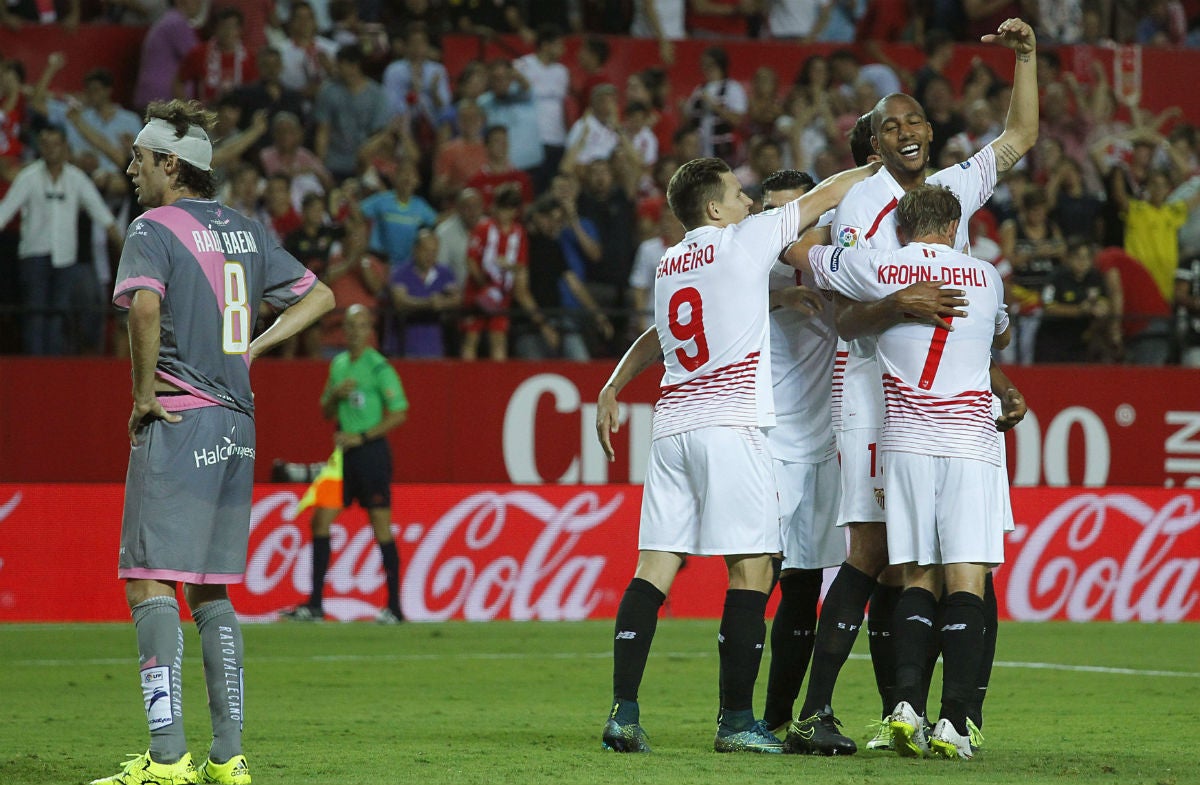 Sevilla 3-2 Rayo. El Sevilla sufre para lograr su primer triunfo ante un fuerte Rayo Sevilla 3-2 Rayo. El Sevilla sufre para lograr su primer triunfo ante un fuerte Rayo