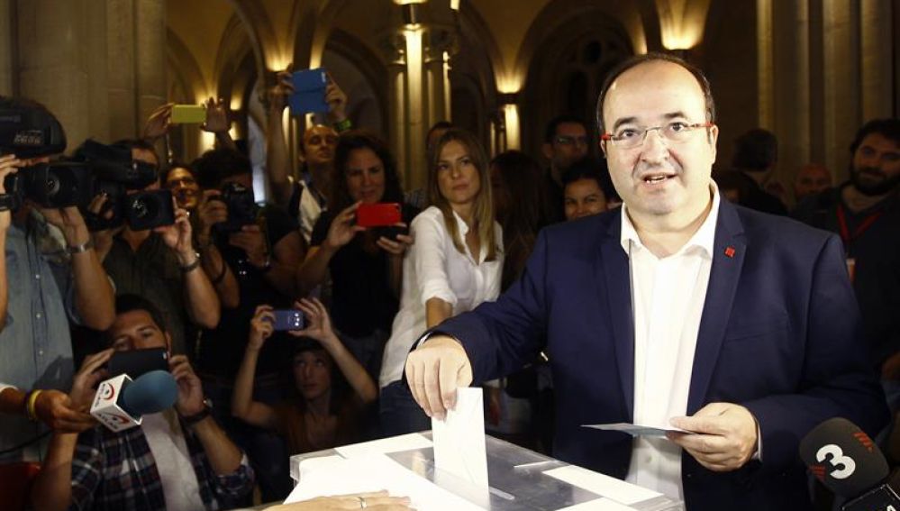 Miquel Iceta vota en las elecciones catalanas