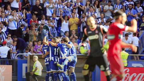 Los jugadores de Deportivo celebran uno de los goles