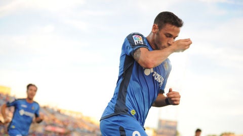 &Aacute;lvaro V&aacute;zquez celebra un gol en el Coliseum Alfonso P&eacute;rez