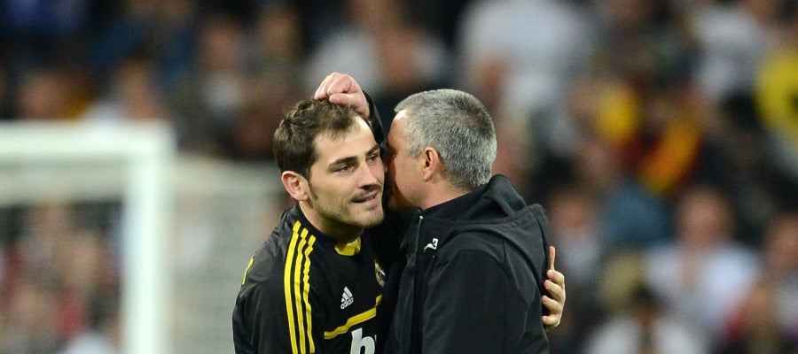 Mou e Iker Casillas durante un partido Mou e Iker Casillas durante un partido