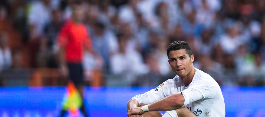 Cristiano se lamenta tras una ocasión fallada contra el Málaga Cristiano se lamenta tras una ocasión fallada contra el Málaga