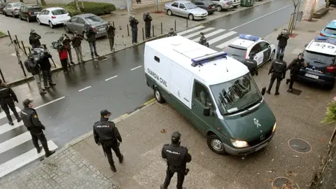 Rosario Porto llega a los juzgados en un furgón policial Rosario Porto llega a los juzgados en un furgón policial