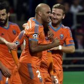 Feghouli celebra su gol ante el Lyon