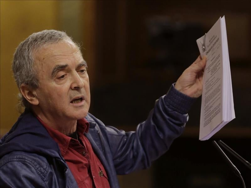 Sabino Cuadra, expulsado de la tribuna por no retirar su "ofensa" a la Constitución Sabino Cuadra, expulsado de la tribuna por no retirar su "ofensa" a la Constitución