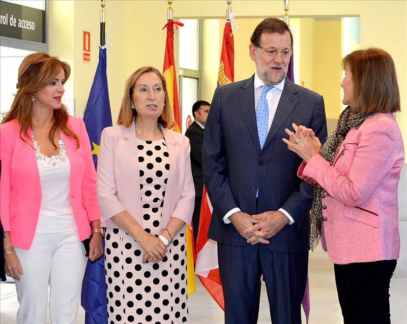 Rajoy elogia a Aznar un día después de sus críticas al PP sobre Cataluña Rajoy elogia a Aznar un día después de sus críticas al PP sobre Cataluña