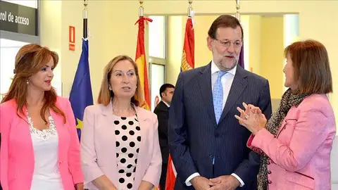 Mariano Rajoy con la diputada nacional, Celinda Sánchez, la ministra de Fomento, Ana Pastor y la presidenta de las Cortes de Castilla y León, Silvia Clemente, durante el acto de inauguración de la Alta Velocidad a Palencia y León. Mariano Rajoy con la diputada nacional, Celinda Sánchez, la ministra de Fomento, Ana Pastor y la presidenta de las Cortes de Castilla y León, Silvia Clemente, durante el acto de inauguración de la Alta Velocidad a Palencia y León.