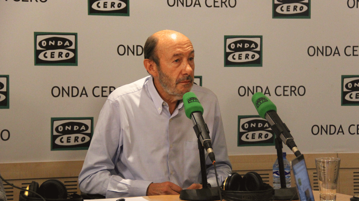 Rubalcaba achaca la petición de cese de Ramón Ruiz a sus "posiciones" sobre el PSOE Rubalcaba achaca la petición de cese de Ramón Ruiz a sus "posiciones" sobre el PSOE