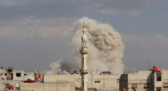 Rusia comienza a bombardear posiciones del Estado Islámico en Siria Rusia comienza a bombardear posiciones del Estado Islámico en Siria