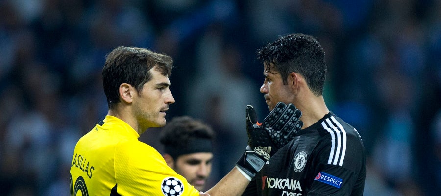 Casillas saluda a Diego Costa al finalizar el Oporto-Chelsea Casillas saluda a Diego Costa al finalizar el Oporto-Chelsea