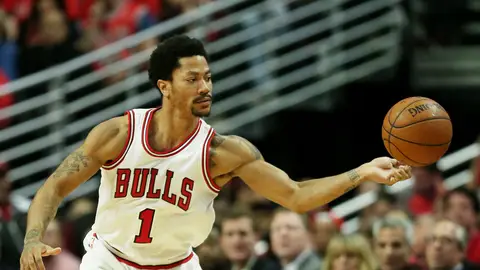 Derrick Rose con el balón durante un partido de la NBA Derrick Rose con el balón durante un partido de la NBA