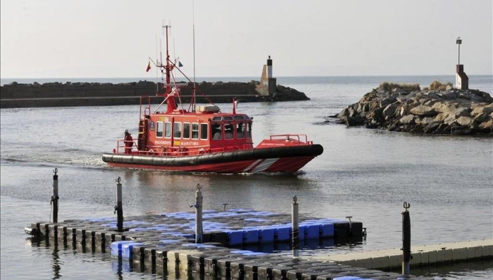 Una embarcación de Salvamento Marítimo en Girona