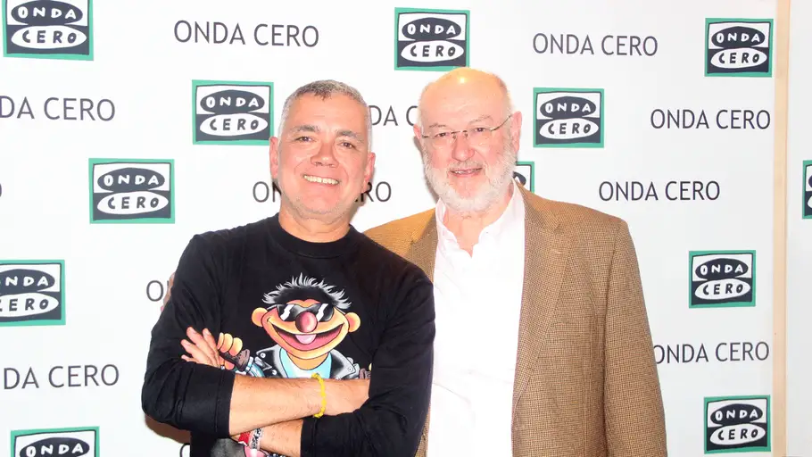 El escritor Juan Eslava Galán y Juan Ramón Lucas El escritor Juan Eslava Galán y Juan Ramón Lucas
