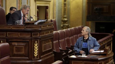 Sabino Cuadra en el momento en el que Jes&uacute;s Posada le expulsa de la tribuna