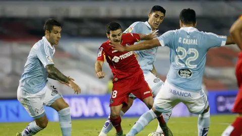 Los jugadores del Celta rodean a Víctor Rodríguez Los jugadores del Celta rodean a Víctor Rodríguez