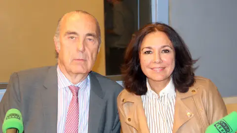 Luis Alberto de Cuenca con Isabel Gemio Luis Alberto de Cuenca con Isabel Gemio