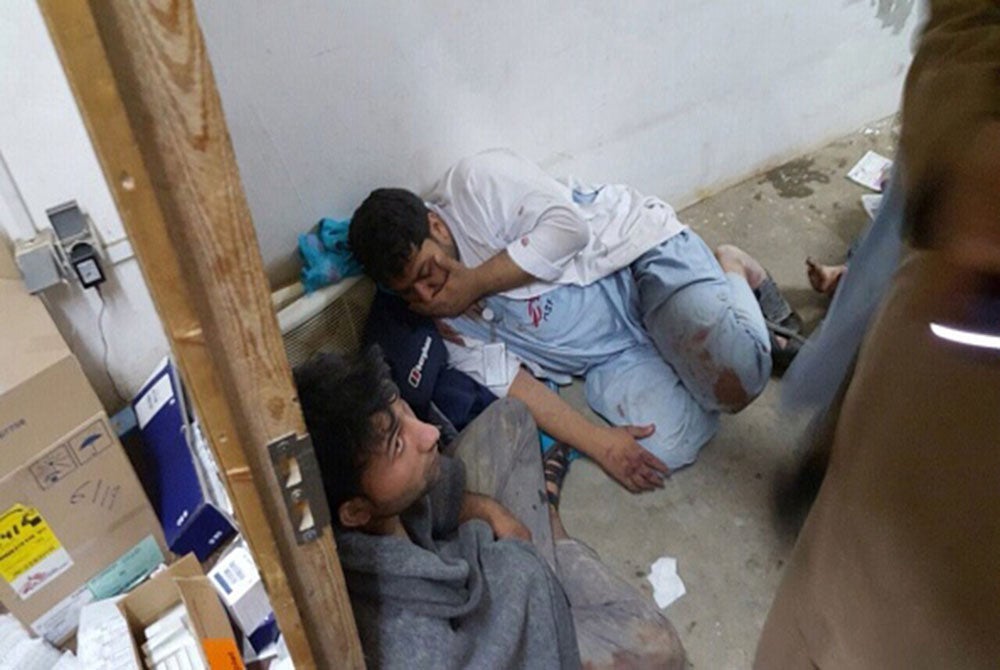 Al menos 19 muertos en el bombardeo del hospital afgano Al menos 19 muertos en el bombardeo del hospital afgano