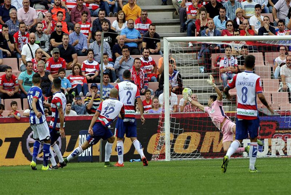 Granada 1 - 1 Deportivo. El Granada empata en Los Cármenes frente al Deportivo Granada 1 - 1 Deportivo. El Granada empata en Los Cármenes frente al Deportivo