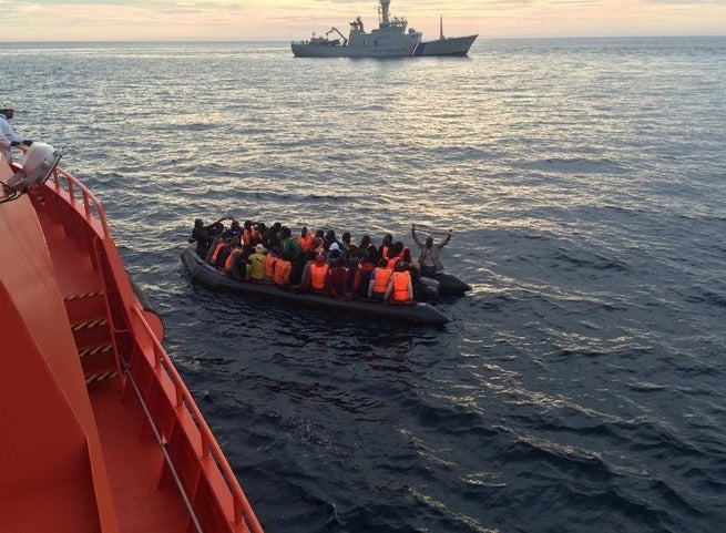 Rescatados casi 600 inmigrantes en un día, una de las cifras más altas desde 2014 Rescatados casi 600 inmigrantes en un día, una de las cifras más altas desde 2014