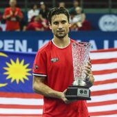 David Ferrer posa con el trofeo de Kuala Lumpur