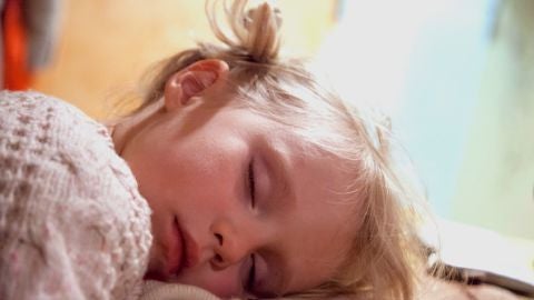 Ni&ntilde;a durmiendo