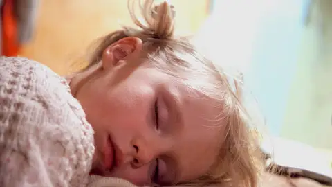 Niña durmiendo Niña durmiendo