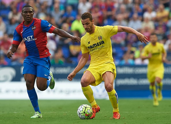 Levante 1 - 0 Villarreal. El Levante vence a un Villarreal con diez Levante 1 - 0 Villarreal. El Levante vence a un Villarreal con diez
