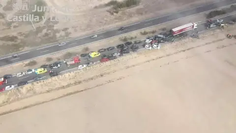 Accidente múltiple en la A-6, a la altura de Valladolid Accidente múltiple en la A-6, a la altura de Valladolid