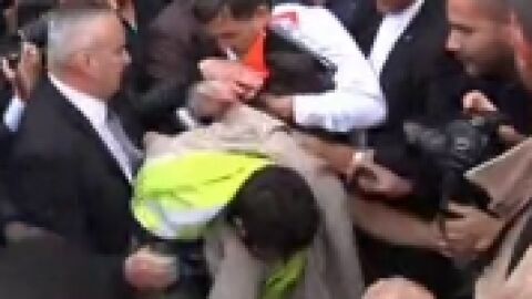 Trabajadores de Air France agreden a directivos