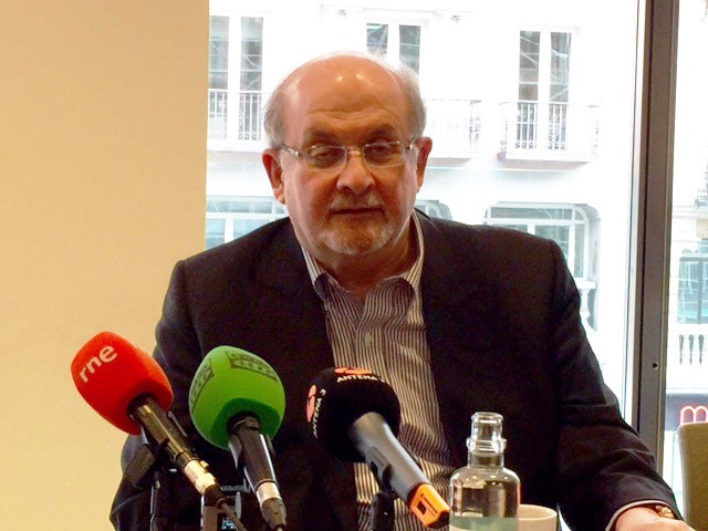 Salman Rushdie plasma su sentido del humor en su libro, 'Dos años, ocho meses y veintiocho noches' Salman Rushdie plasma su sentido del humor en su libro, 'Dos años, ocho meses y veintiocho noches'