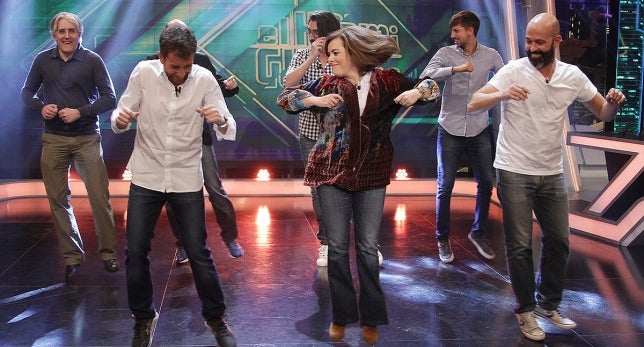 El Transformativo de Eloy Arenas: "Pablo Motos humaniza al PP con una pletórica y bailarina Soraya" El Transformativo de Eloy Arenas: "Pablo Motos humaniza al PP con una pletórica y bailarina Soraya"