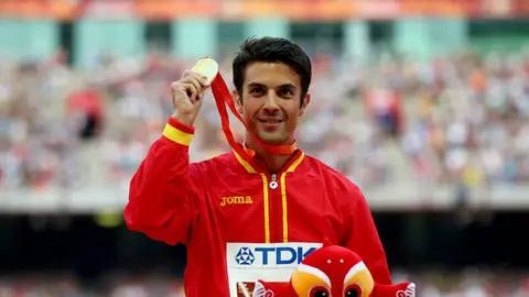 Miguel Ángel López celebra su medalla de oro Miguel Ángel López celebra su medalla de oro