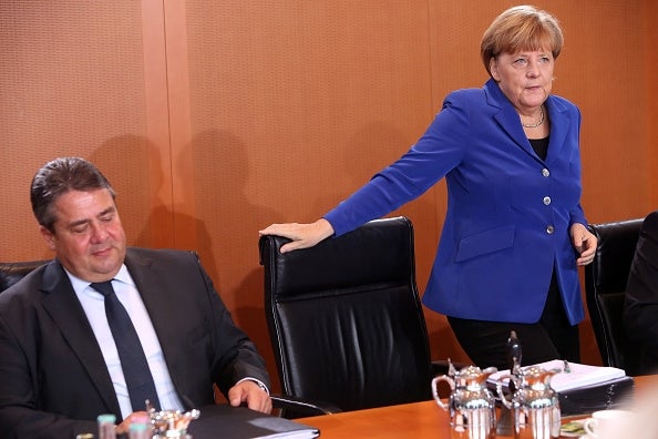 Merkel ve el sistema de asilo "obsoleto" y afirma que la crisis de refugiados cambiará Europa Merkel ve el sistema de asilo "obsoleto" y afirma que la crisis de refugiados cambiará Europa