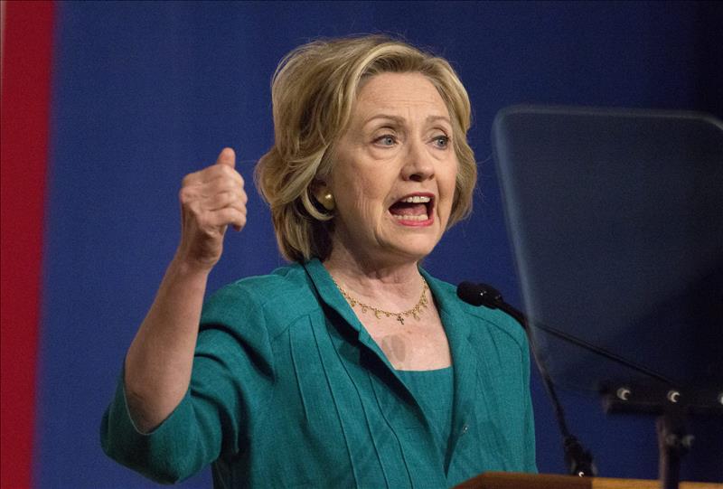 Clinton anunciará un plan para frenar los "abusos" en Wall Street Clinton anunciará un plan para frenar los "abusos" en Wall Street